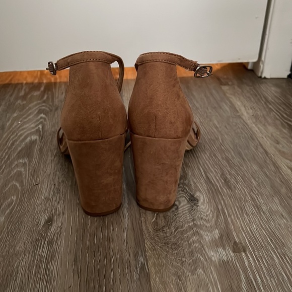 High Heels - Picture 3 of 4